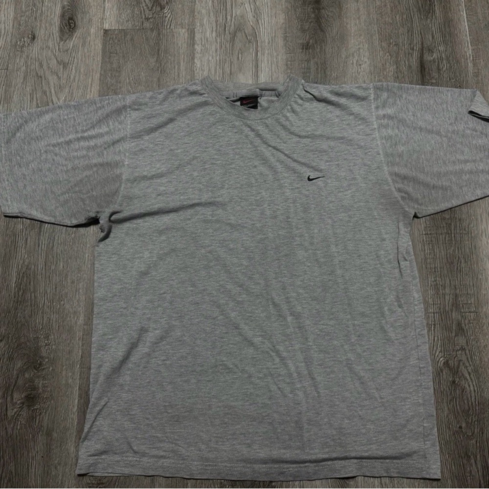 Vintage 2000's NIKE Embroidered Mini Swoosh Light Gray T-Shirt Size Large Greece